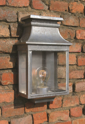 Louis Philippe 01 | Wandleuchte aus Rohzink – klassische Außenbeleuchtung von Roger Pradier